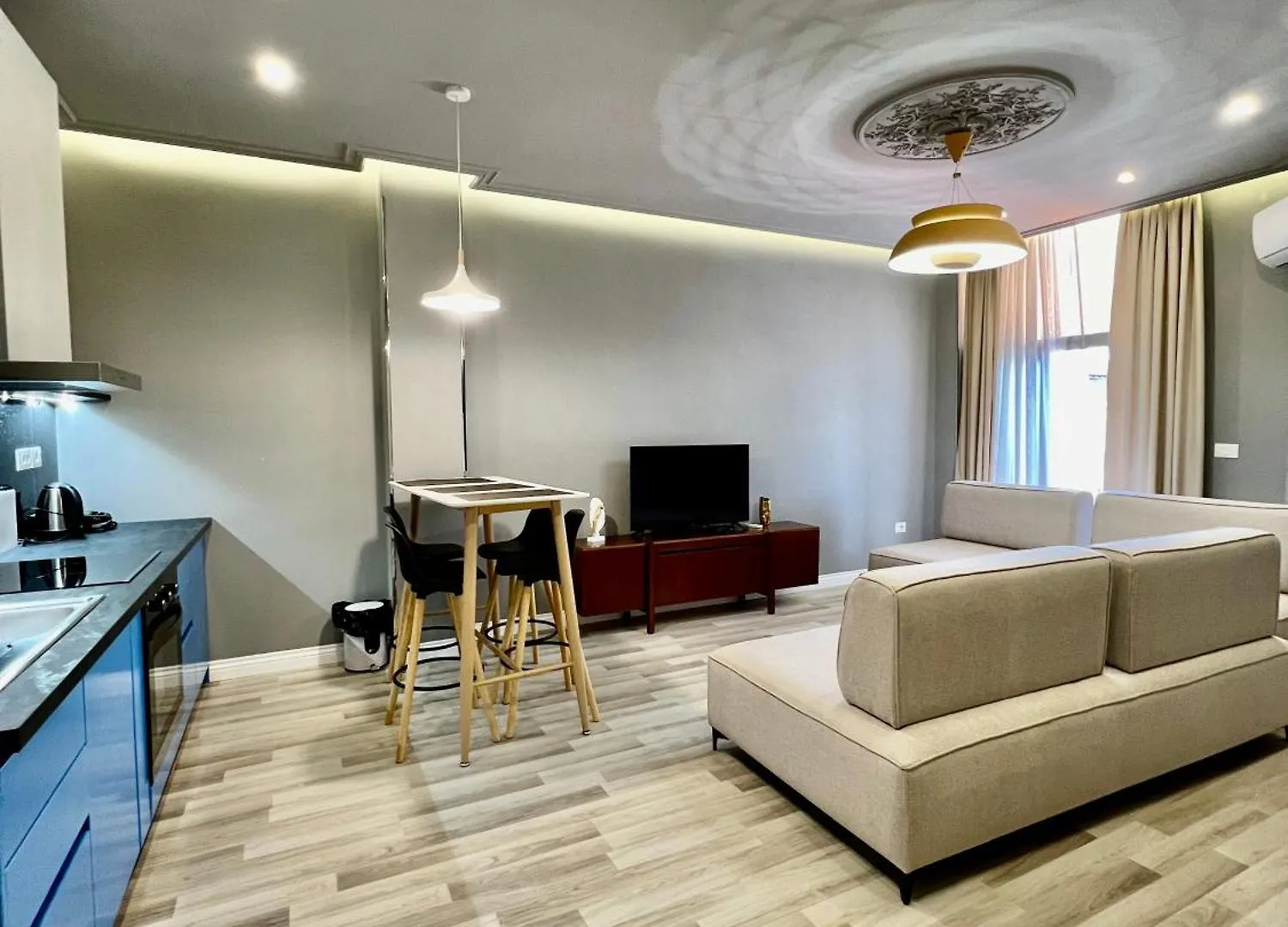 Spiranca Luxury Suites Tiran 0*,
