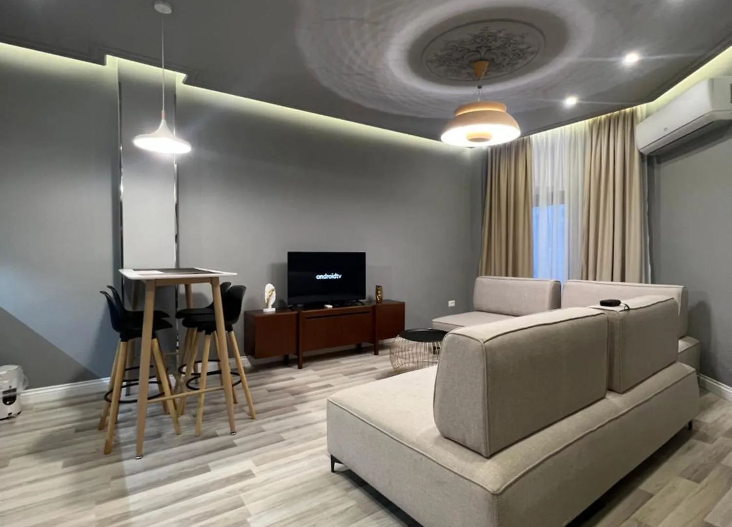 Spiranca Luxury Suites Tiran 0*,